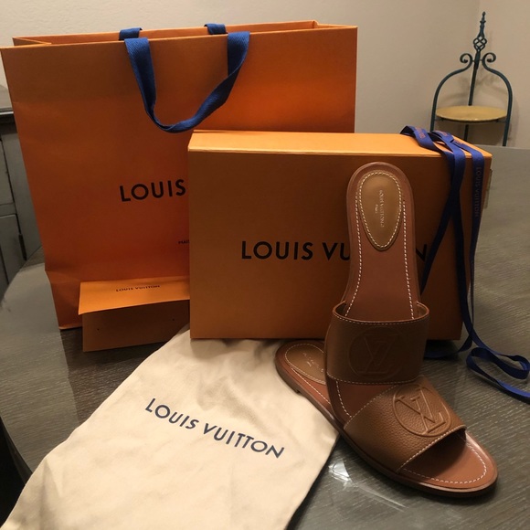 Louis Vuitton Lock it flats - Picture 2 of 5